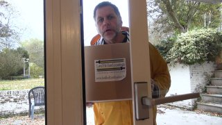 Horny MILF Scarlett Hope Teases Phillipe By Masturbating In Front Of Glass Doors