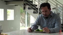 Captura de 'The Customer is Always Right: Lumi Ray And Tommy Pistol' nº 42