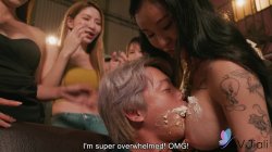 Captura de 'Yaner Fucks A Virgin Man On His Birthday With People Watching' nº 28