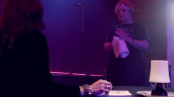 Captura de 'Under Her Wing' nº 3