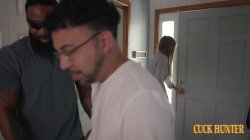 Captura de 'Blonde MILF Angelica Gets Wrecked By Her Husband's Black Friend And His Massive Cock - While Hubby Watches It All' nº 7