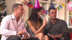 'Game Hard & Party Naked!' screenshot nº 3