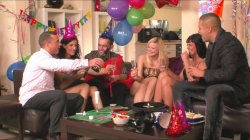 'Game Hard & Party Naked!' screenshot nº 5