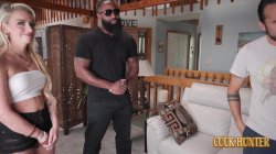 Captura de 'Gorgeous blonde MILF Kensie Snow, moans as huge black bull pounds her pussy while husband watches defeated' nº 24