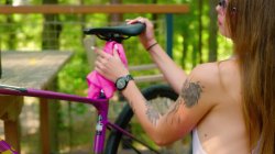 'My Cycling Girl with Benefits' screenshot nº 2