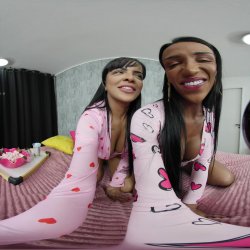 'Barbara Pires and Luana Celebrate with Bareback Anal VR' screenshot nº 18