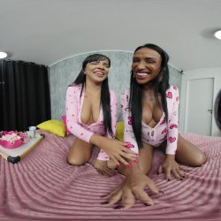 'Barbara Pires and Luana Celebrate with Bareback Anal VR' screenshot nº 19