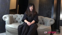 Captura de 'A relaxed interview turns personal in pure POV style' nº 4
