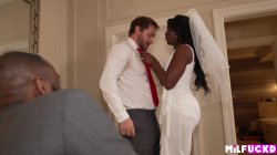 Captura de 'Bride Cucks Her New Husband on Wedding Night' nº 21