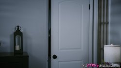 'Caught Panty Handed By My Hot Step-Aunt' screenshot nº 3