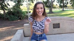 Captura de 'Young and Busty' nº 2