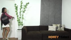 Captura de 'Nicoly pounds Mel hard, anal and pussy stretched wide, both moaning loud' nº 19