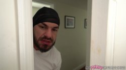 Captura de 'Step-Son Goes Crazy From The Scent of Mom's Panties' nº 13