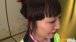 Captura de 'Pretty Kimono Wearing Japanese Girl Gives Blowjob And Gets Mouthful Of Cum' nº 4