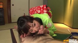 Captura de 'Pretty Kimono Wearing Japanese Girl Gives Blowjob And Gets Mouthful Of Cum' nº 67