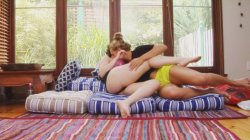 Captura de 'Girls Seducing Girls' nº 10