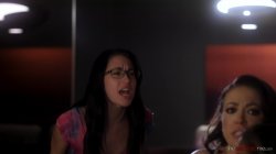 Captura de 'Meeting My Stepmoms New Girlfriend' nº 24