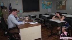 Captura de 'Bad Girl Gets Punished By Hot Teacher' nº 2