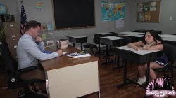 Captura de 'Bad Girl Gets Punished By Hot Teacher' nº 3