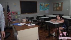 Captura de 'Bad Girl Gets Punished By Hot Teacher' nº 4