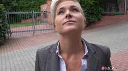 Captura de 'Horny Student Woken By Estate Agent' nº 2