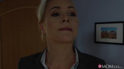 Captura de 'Horny Student Woken By Estate Agent' nº 7