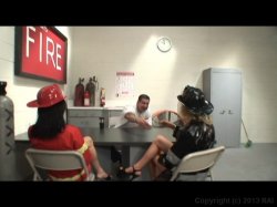'Red Hot Fire Fighter Babes' screenshot nº 76