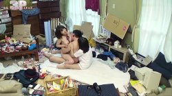 Captura de '3 Million Yen Shoot - At Home, He Films Two Virgins - First Times, Ending In Deep Creampie Keepsakes' nº 137
