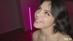 Captura de 'Slut in Crimson Pantyhose Gives a BJ and Tongues Jism' nº 39