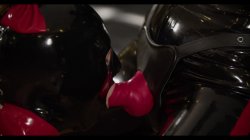 Captura de 'Rubber is Riding and Blowing Lady Zoe's Strap-On' nº 13