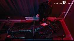 'E-Play for the Rubberslave in Bodybag and Heavy Rubber Mask' screenshot nº 115