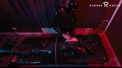 'E-Play for the Rubberslave in Bodybag and Heavy Rubber Mask' screenshot nº 119