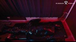 'E-Play for the Rubberslave in Bodybag and Heavy Rubber Mask' screenshot nº 12
