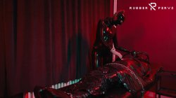 'E-Play for the Rubberslave in Bodybag and Heavy Rubber Mask' screenshot nº 128