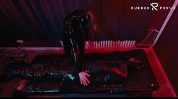 'E-Play for the Rubberslave in Bodybag and Heavy Rubber Mask' screenshot nº 15