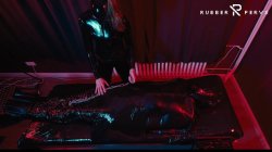 'E-Play for the Rubberslave in Bodybag and Heavy Rubber Mask' screenshot nº 18