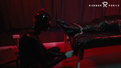 'E-Play for the Rubberslave in Bodybag and Heavy Rubber Mask' screenshot nº 21