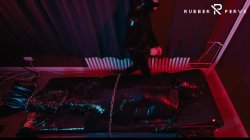'E-Play for the Rubberslave in Bodybag and Heavy Rubber Mask' screenshot nº 30