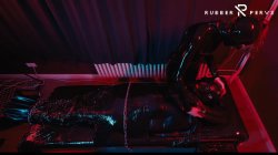 'E-Play for the Rubberslave in Bodybag and Heavy Rubber Mask' screenshot nº 41