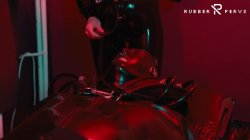 'E-Play for the Rubberslave in Bodybag and Heavy Rubber Mask' screenshot nº 43