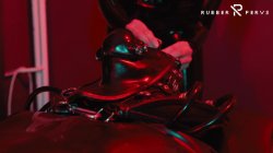 'E-Play for the Rubberslave in Bodybag and Heavy Rubber Mask' screenshot nº 45