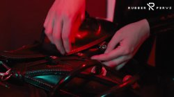'E-Play for the Rubberslave in Bodybag and Heavy Rubber Mask' screenshot nº 47