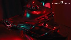 'E-Play for the Rubberslave in Bodybag and Heavy Rubber Mask' screenshot nº 48
