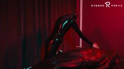 'E-Play for the Rubberslave in Bodybag and Heavy Rubber Mask' screenshot nº 5