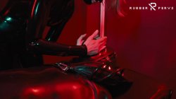 'E-Play for the Rubberslave in Bodybag and Heavy Rubber Mask' screenshot nº 51