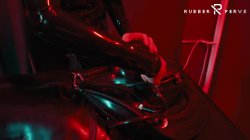 'E-Play for the Rubberslave in Bodybag and Heavy Rubber Mask' screenshot nº 55