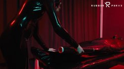 'E-Play for the Rubberslave in Bodybag and Heavy Rubber Mask' screenshot nº 6