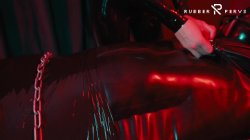 'E-Play for the Rubberslave in Bodybag and Heavy Rubber Mask' screenshot nº 62