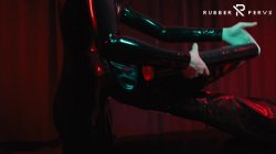 'E-Play for the Rubberslave in Bodybag and Heavy Rubber Mask' screenshot nº 7
