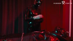'E-Play for the Rubberslave in Bodybag and Heavy Rubber Mask' screenshot nº 83